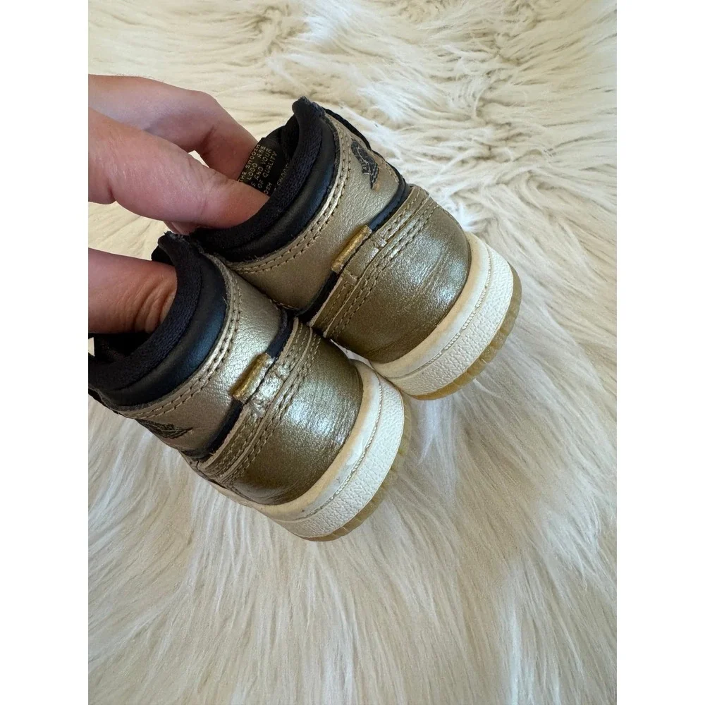 Nike black and gold size 2C